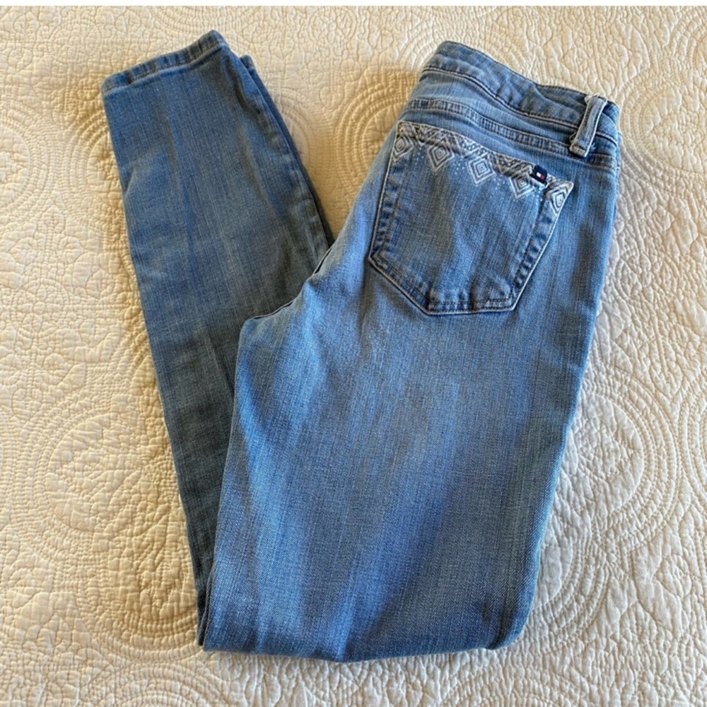 Tommy Hilfiger Size 6 Skinny Jeans With Back Pocket Detail